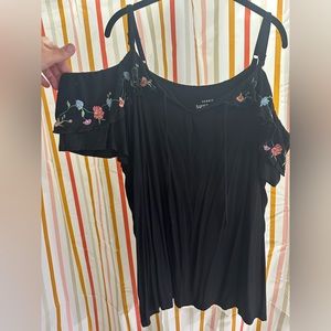 Torrid cold shoulder size 3 black ruffle short sleeve shirt